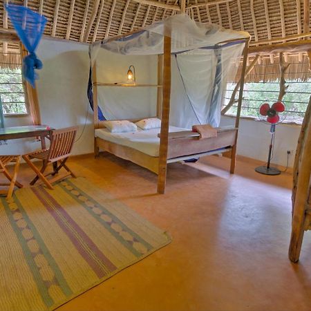 Distant Relatives Ecolodge & Backpackers Kilifi Exterior foto